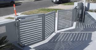 Umumnya, pagar menggunakan material besi (pagar besi minimalis lipat). Desain Pagar Lipat Perlu Atau Tidak