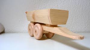Der Anhanger Zum Traktor Kinderspielzeug Aus Holz Kinder Holz Holzspielsachen