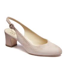 Couleur féminine par excellence, le rose possède une grande variété de si les teintes plus discrètes comme le rose poudre, le vieux rose et le rose bonbon évoquent un style. Sling Talon A Gorge Velours Rose Poudre Manfield Chaussures Femme Sur Manfield Fr