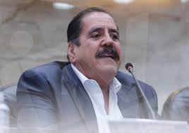 TeleHonduras//Circula en redes sociales facturas de pago del mes de Enero ,  Febrero, Marzo , Abril a Carlos Armando Zelaya Rosales la cantidad de  175,000 lps por mes , quien renuncio a