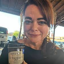 Marianne Courey's Instagram, Twitter & Facebook