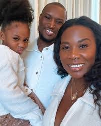 Ashley Ross's Instagram, Twitter & Facebook