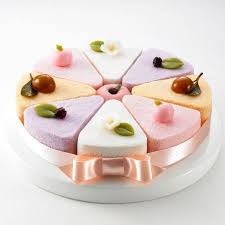 It goes beyond the standard kinds of dessert shop names and adds the idea of healing through delicious desserts. This Is Rice Cake Korean Style Bread Name Is Dduk Desserts Baking Desserts Cupcakes Asian Desserts