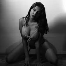 Divya Mandal - Free sexy pics, galleries & more at Babepedia