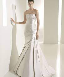 My Wedding Gown But She Is Way Taller And The Gown Looks Much More Ivory Ish In This Pic My Dres Wedding Dress Size 10 Wedding Dresses Modern Wedding Dress
