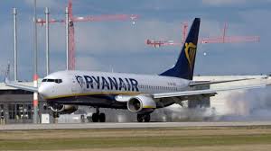 Ryanair flight fr4978 parked at minsk international airport on sunday. Regimekritiker Belarus Lasst Flugzeug Notlanden Journalist Festgenommen