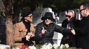 Hatice foster, defne bir aşk çocuğu. Defne Joy Foster Olumunun 8 Yilinda Anildi