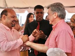 Acompañamos al compañero alcalde...