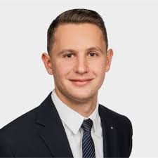 Ich freue mich, dass ich meine Ausbildung als „Betriebswirtschafter,  Banking + Finance“ hier abgeschlossen habe: HKV Aarau!