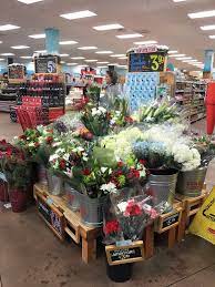 Grocery stores also offering pharmacies, florist shops and restaurants. Christmas Place Cards From Grocery Store Flowers Confessions Of A Serial Do It Yourselfer