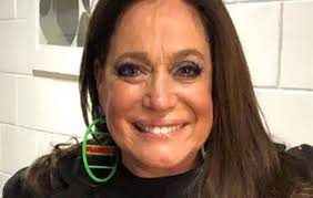Susana vieira abriu o coração na tarde de hoje e, em live, contou como tem lidado com o isolamento social ocasionado susana vieira durante aniversário de 78 anos imagem: Susana Vieira Desabafa Sobre Distancia Da Familia Apos Oito Meses Rd1