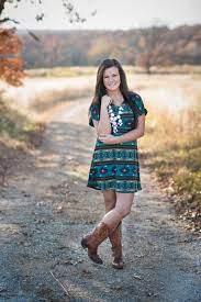4 Go To Poses For Senior Girls 4 Go To Poses For Senior Girls Senior Photo Poses Girl Poses Senior Pictures Poses
