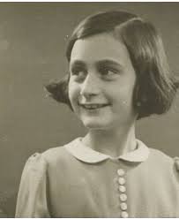 Las pasiones que enciende el libro sugieren que todos son dueños de anne frank, que ella se ha elevado por encima del holocausto, el judaísmo , la niñez e. Pin By Bonnie Y Mariska On Ana Frank Anne Frank Ana Franks