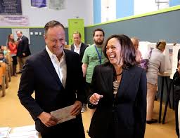 Ms harris's husband, douglas emhoff, will become the country's first second gentleman. Who Is Doug Emhoff Quick Facts To Know About Kamala Harris Husband Sfchronicle Com