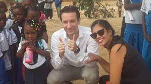 Le tre vittime sono l'ambasciatore italiano nella rdc, luca attanasio, un funzionario dell'ambasciata italiana e un autista del wfp. Glumfamily Luca Attanasio Moglie Lbknq98fppbdvm Luca Attanasio L Ambasciatore Italiano Ucciso Nella Repubblica Democratica Del Congo Lascia La Moglie Zakia Seddiki E Tre Figli