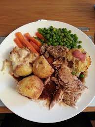 English Sunday Roast Chicken Yum Evening Meals Roast Dinner English Sunday Roast
