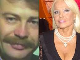 Elimde tepsi vardı ve banyoya birşey almak için girdiğimde ayağım kaydı. Nuri Alco Gonul Yazar Li Ciplak Fotografli Santaj Tuzagi Sihirli Kadin