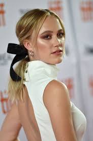 Maika Monroe Maika Monroe is one of the most impressive scream queens of  our modern era. In 2014 she starred in the critically acclaimed It Follows  as Jay Height, a young woman