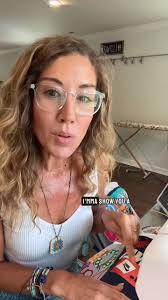 Superpowers & zig zag stitches. I’m answering two of the most asked  questions when it comes to my t-shirt quilts 😌 Leave any other questions  you have here and I’ll try my best to answer ♥️