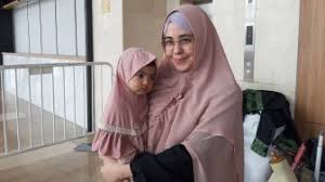 Stuart collin menuding dipersulit risty tagor menemui putranya. Kumpulan Berita Risty Tagor Ogah Bahas Suami Risty Tagor Dikabarkan Cerai Lagi