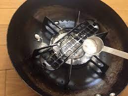落ちないと思っていた五徳の汚れを簡単に落とす方法 ガスコンロ 掃除 オキシクリーン お掃除の裏技