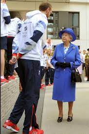 10 Photos Of Olympic Athletes With The Craziest Height Differences Queen Elizabeth Queen Elizabeth Ii Elizabeth Ii