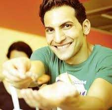 Das restaurant von attila hildmann soll mit buttersäure angegriffen worden sein. So Geht Vegan Sexy Fur Eine Bratwurst Ist Attila Hildmann Zu Eitel Welt