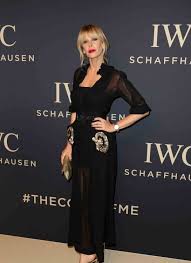 1.5m likes · 386 talking about this. Alessia Marcuzzi Stacco Di Gamba Notevole Seduta Sul Pavimento Foto