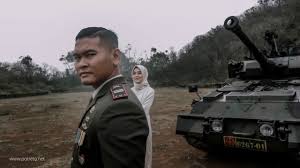 Foto prewed mereka pun terbilang unik. Foto Pre Wedding Perwira Tni Dan Dokter Terbaru Youtube