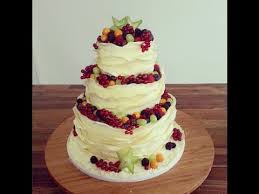 Hallo Meine Lieben Diese Wunderschone Dreistockige Hochzeitstorte Besteht Aus Einem Leckeren Lockeren Modellierschokolade Hochzeitstorte Fruchtig Tortendeko