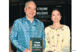 Nazrin shah, was today proclaimed the new sultan of perak in a ceremony held at the istana iskandariah here. Sultan Nazrin Launches New Book On Malaysia S Inclusive Development The Edge Markets