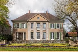 Just 400m from the mansion is the liebermann villa where artist max liebermann started painting at the beginning of the 20th century. Villa Garten Liebermann Villa