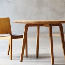 Tisch Und Stuhl Eiche Reduziertes Design Perfekt Fur Minimalistische Wohnungseinrichtung Minimalismus Kuchentisch Rund Tisch Esstisch