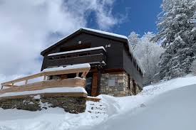 La vallée du garbet sous un petite couche de neige. Yex7a7wbaedogm