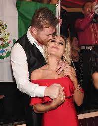 Personajes la emprendedora tapatía se casó al civil con saúl canelo álvarez en punta mita, nayarit y celebrará su enlace religioso este sábado en la catedral de guadalajara. Entre Besos El Canelo Festejo Su Victoria Con Fernanda Gomez Su Novia