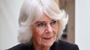 Queen Camilla breaks protocol with ...