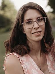 Tara Warner's Instagram, Twitter & Facebook