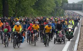 Fahrrad Sternfahrt Des Adfc In Berlin Schneller Auf Die Autobahn Mit Dem Rad Berlin Tagesspiegel