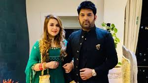A picture of kapil sharma's wife, ginni chatrath, posing at her baby shower with their daughter anayra is going viral. Ksgsh5koj W Im