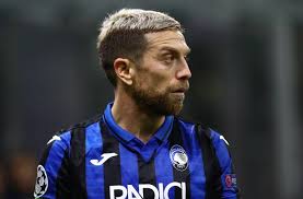 As atalanta lined up to face juventus on wednesday, their captain went to pick out a spot on the bench. Sempreinter On Twitter Inter Linked Papu Gomez May Not Leave Atalanta Until The Summer Italian Media Suggest Https T Co Ea5ebnfk3j Fcim Interfans Forzainter Https T Co Lus8eln9cm