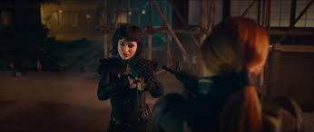 Его герой, снейк айз, в будущем член спецотряда g.i. G I Joe Brosok Kobry Snejk Ajz 2021 Snake Eyes G I Joe Origins Snake Eyes Kadry Iz Filma Gollivudskie Filmy Kino Teatr Ru