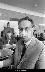 International draughts tournament in Hoogezand-Sappemeer, Baba Sy (Senegal)  massages feet Date: May 9, 1967 Location: Hoogezand-Sappemeer Keywords:  DAMMEN Personname: Baba Sy Stock Photo