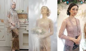 Baju couple tunangan simple tapi elegan, mendapatkan detail baju cardigan terbaru pasangan tunangan serasi memesona feedback positif gamis batik couple ala laudya chintya bella dan hijab. Tren Kebaya 2021 Tren Model Kebaya Pengantin 2021 Tren Model Kebaya Lamaran 2021 Semua Halaman Stylo