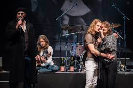 A revolutionary artist and a huge influence in his native germany, singer/songwriter rio reiser was born ralph möbius in berlin and spent most of his childhood traveling thanks to his father's job. Rio Reiser Konig Von Deutschland Stadttheater Giessen