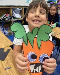 Students in Mrs. Valledor's 1st grade class read the “Creepy Carrot” last  week and then created their own carrots and mimicked the faces as part of  the activity. 🥕 They also graphed