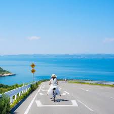 島旅の季節がやっきたー とても とても 素敵な豊島のフォトジェニックロード 豊島美術館近くの坂道で のどなか棚田と綺麗な瀬戸内海が広がる最高の島景色です ぜひ サイクリングを楽しんでください cityspride 島旅 フォトジェニック 絶景 夏 風景