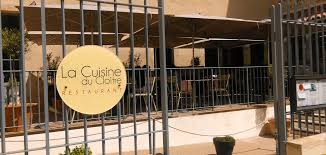 La Cuisine Du Cloitre La Gastronomie Surprise Par Guy Queroix L Homme En Bleu