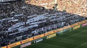 Ademola lookman (rb leipzig) right footed shot from the right side of the box to the bottom left corner. 19 Minuten Pfeifkonzert Auch Gladbach Fans Wollen Gegen Rb Leipzig Protestieren Sportbuzzer De