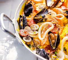 Découvrez la recette de paella, un plat typique espagnol à base de riz, de crustacés et de chorizo pour un maximum de saveurs. Ma Recette De Paella Aux Fruits De Mer Laurent Mariotte