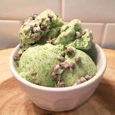 Tagging ice cream pada dasarnya tak begitu rumit buat di bikin sendiri mengingat bahan utamanya dapat di peroleh dengan mudah, untuk itu di bawah ini saya sertakan secara rinci bagaimana cara membuat ice cream sendiri di rumah. Cara Membuat Es Krim Mint Chocolate Chip